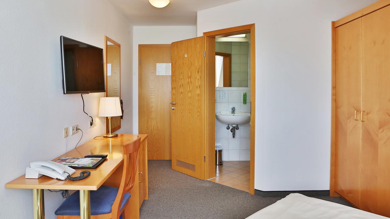 Hotel Alznauer Hof Gomaringen Екстер'єр фото